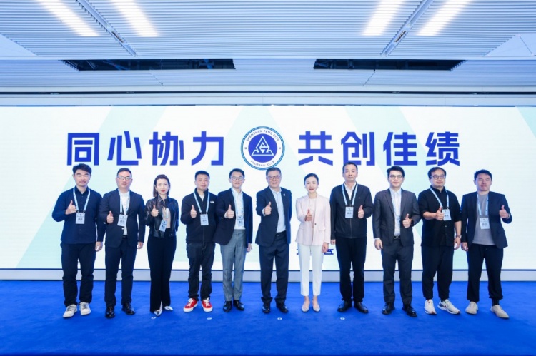 足球報：10家企業捧場新賽季出征儀式，深圳新鵬城進一步做強做優