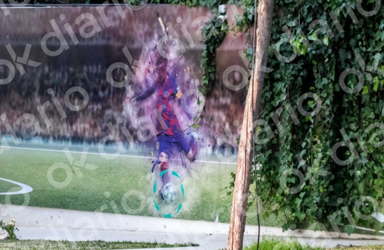 西媒：蒙特羅公司總部內的壁畫上掛的是梅西在巴薩效力時的畫像