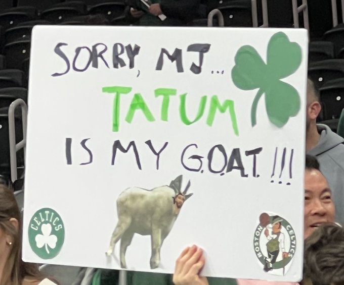 ☘️綠軍主場球迷舉牌：對不起了喬丹 塔圖姆才是我心目中的GOAT
