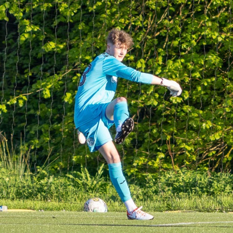 英媒：曼城接近簽16歲希伯尼安門將維克瑞  今夏優先簽右後&中場
